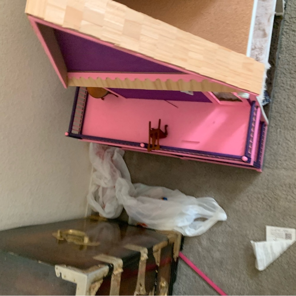 Néw doll house/model comes with - Picture 6 of 7